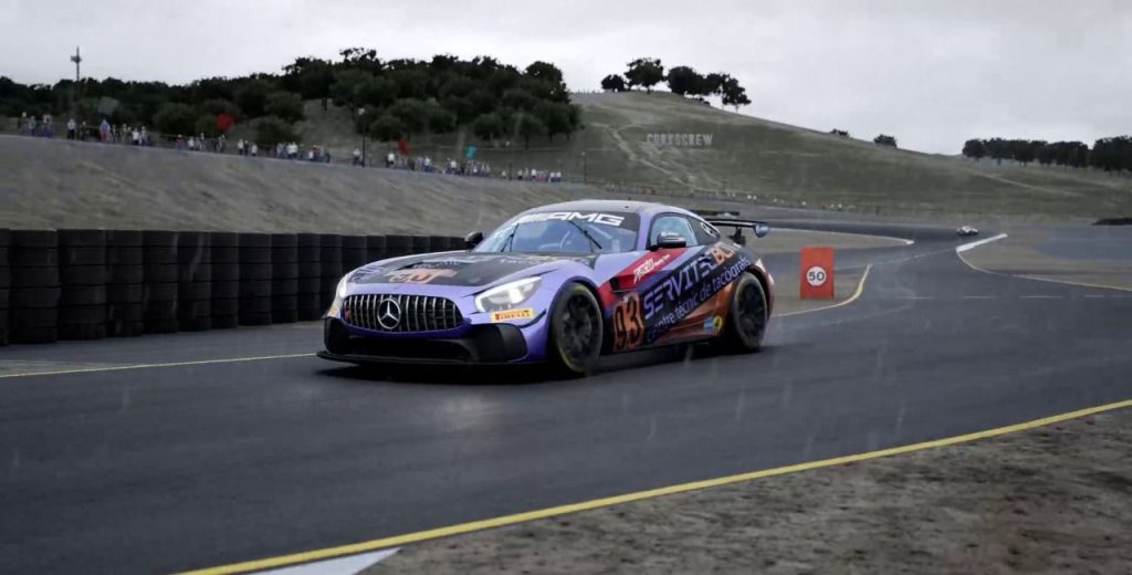 xevi cardus en el momento de entrar al box para cambiar neumaticos de seco a lluvia