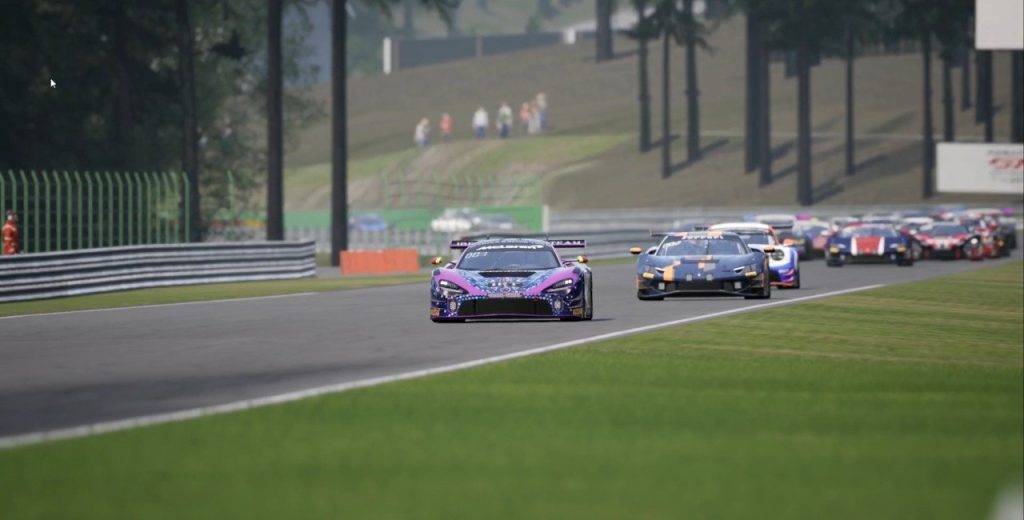 marc dorka liderando la salida en la ronda 4 de la liga gt3 en assetto corsa competizione con el mclaren gt3