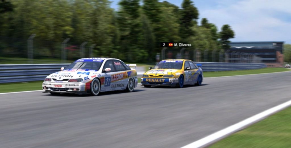 duelo entre francisco manzaneque y marc oliveras en la liga super touring en raceroom circuito brands hatch