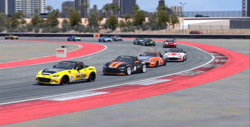 esteban villanueva liderando la salida en la copa mazda mx5 ronda 2