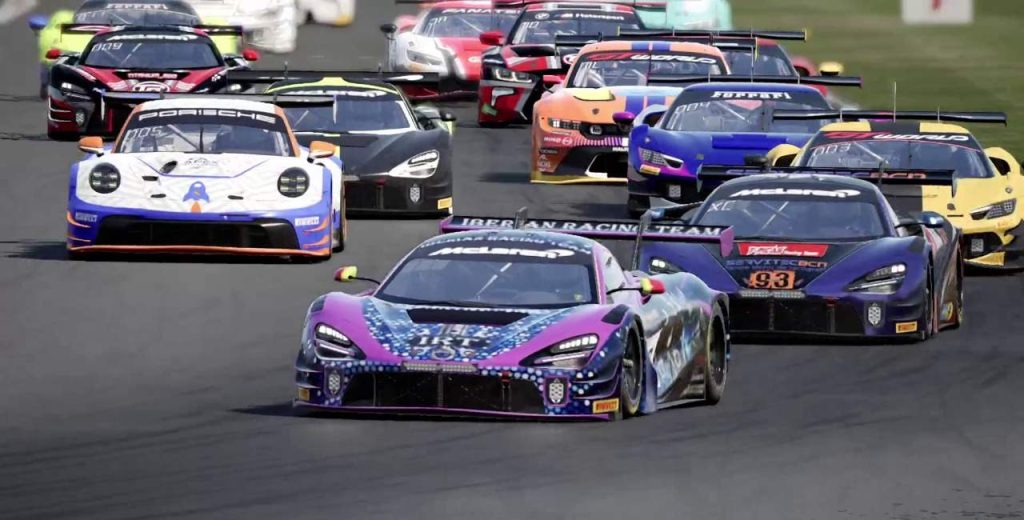 marc dorca liderando la salida en snetterton ronda 5 de la liga gt3 en assetto corsa compètizione