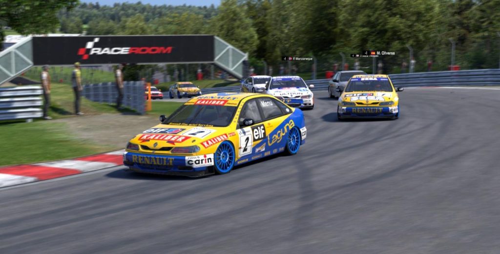 dani gros liderando la salida con el renault laguna super touring en brands hacth curva 2