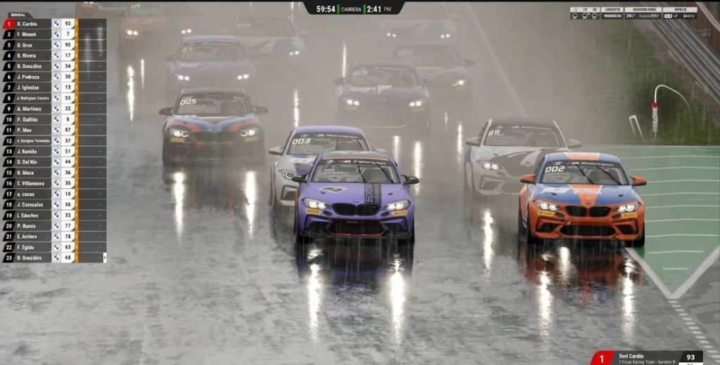 xevi cardus liderando la salida en la copa bmw m2 assetto corsa competizione en donington park esta lloviendo mucho