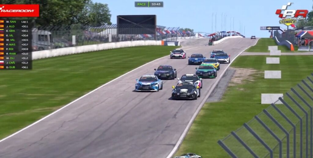 mario santos liderando la salida en road america en la copa alpine simulador raceroom
